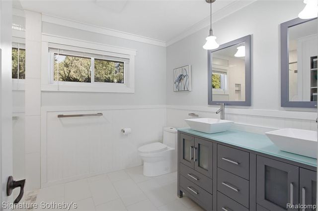 2497 W Walton Boulevard, Waterford, MI 48329