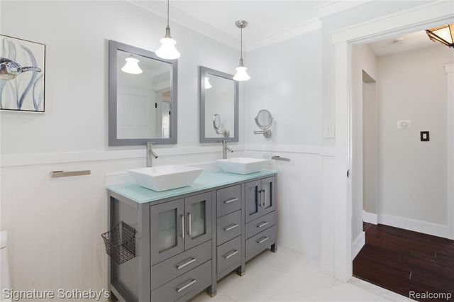 2497 W Walton Boulevard, Waterford, MI 48329