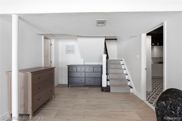 2497 W Walton Boulevard, Waterford, MI 48329