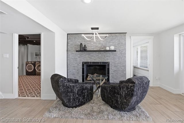 2497 W Walton Boulevard, Waterford, MI 48329