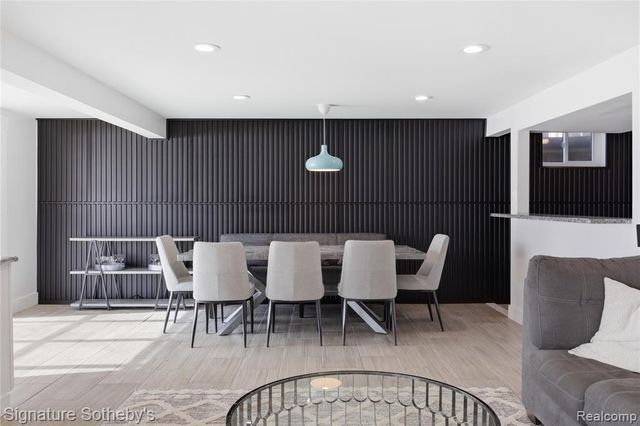 2497 W Walton Boulevard, Waterford, MI 48329