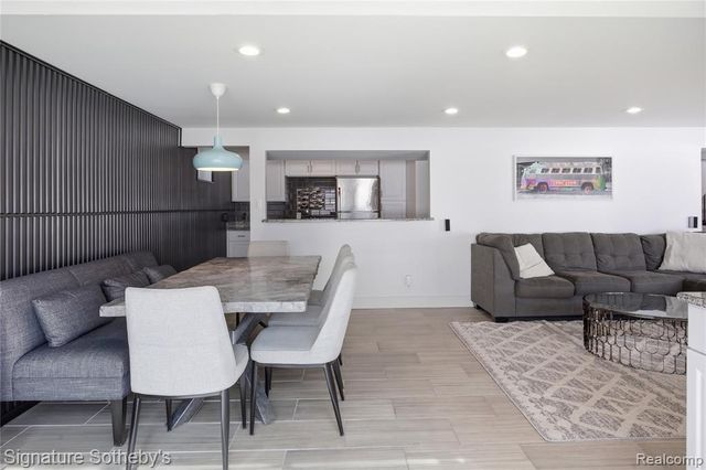 2497 W Walton Boulevard, Waterford, MI 48329