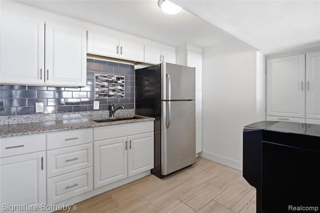 2497 W Walton Boulevard, Waterford, MI 48329