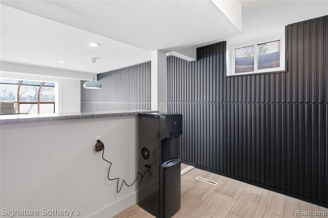 2497 W Walton Boulevard, Waterford, MI 48329