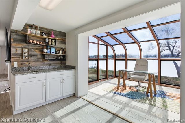 2497 W Walton Boulevard, Waterford, MI 48329