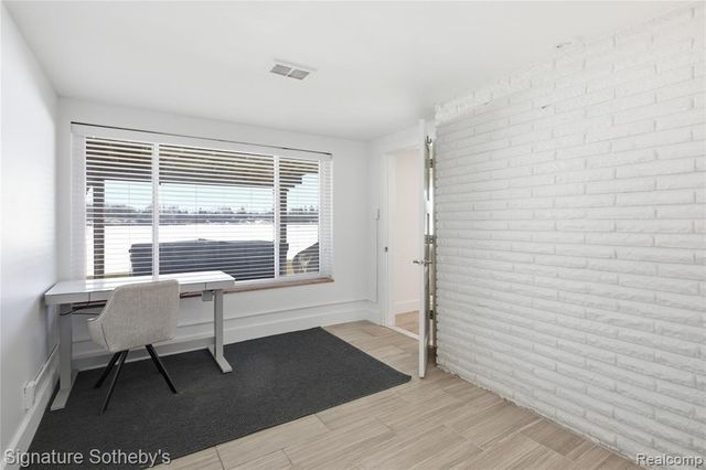 2497 W Walton Boulevard, Waterford, MI 48329