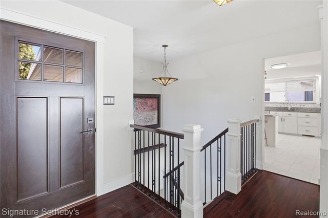 2497 W Walton Boulevard, Waterford, MI 48329