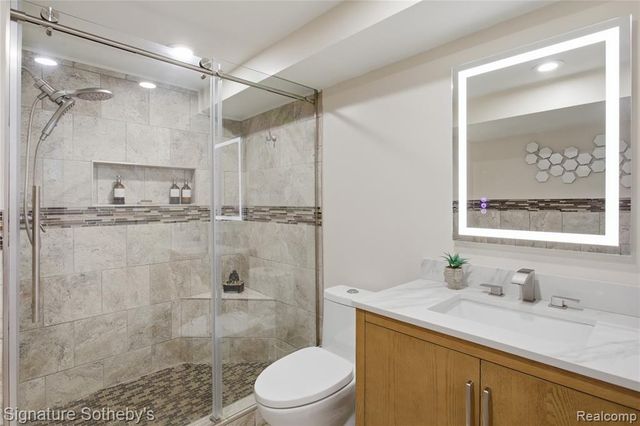 2497 W Walton Boulevard, Waterford, MI 48329