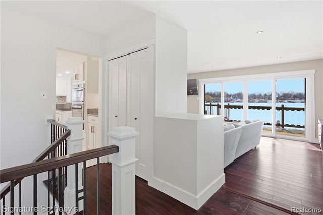 2497 W Walton Boulevard, Waterford, MI 48329