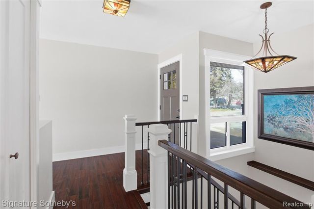 2497 W Walton Boulevard, Waterford, MI 48329