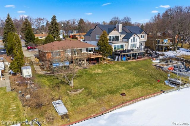 2497 W Walton Boulevard, Waterford, MI 48329