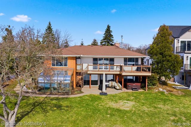 2497 W Walton Boulevard, Waterford, MI 48329