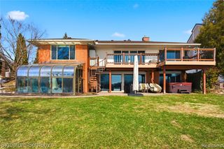 2497 W Walton Boulevard, Waterford, MI 48329