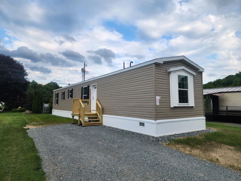81 Cramton Road L-8, Castleton, VT 05735