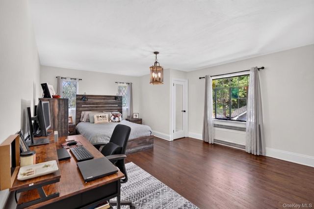 17 Hollywood Court, Rockville Centre, NY 11570