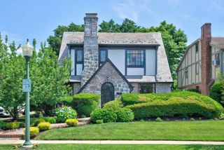 17 Hollywood Court, Rockville Centre, NY 11570