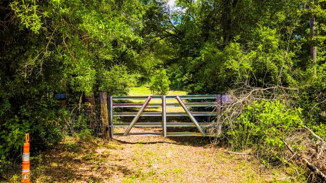5800 Outlaw Bend Drive, Rye, TX 77369