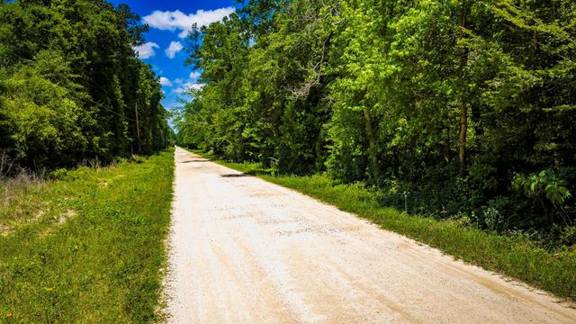 5800 Outlaw Bend Drive, Rye, TX 77369