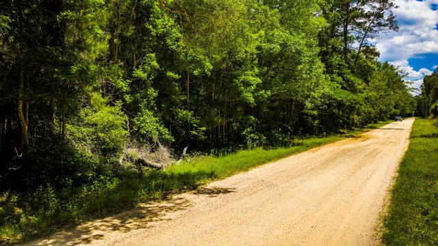 5800 Outlaw Bend Drive, Rye, TX 77369