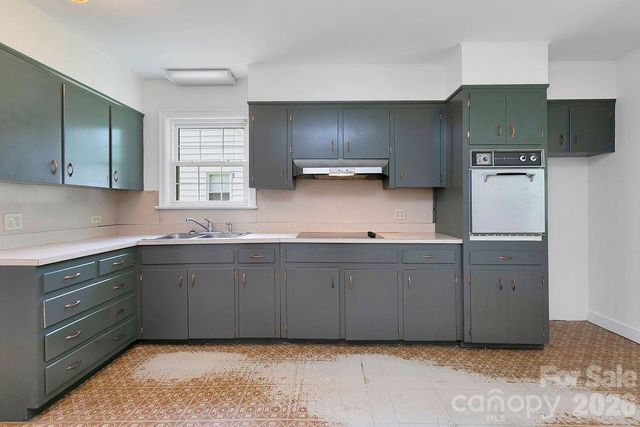 105 Parkview Drive, Brevard, NC 28712