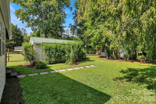 105 Parkview Drive, Brevard, NC 28712