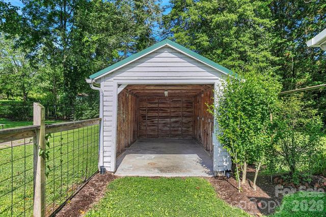 105 Parkview Drive, Brevard, NC 28712