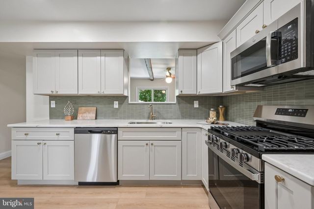 1804 LILLIAN DR, Williamstown, NJ 08094