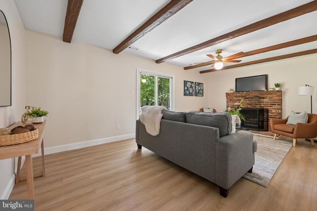 1804 LILLIAN DR, Williamstown, NJ 08094