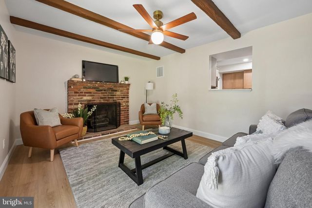 1804 LILLIAN DR, Williamstown, NJ 08094