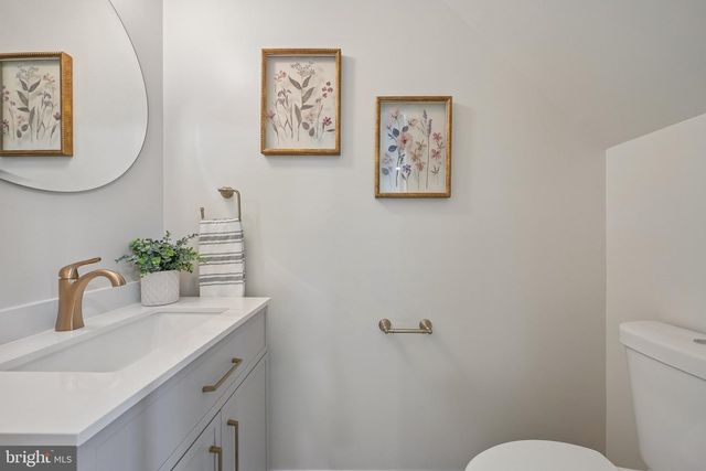 1804 LILLIAN DR, Williamstown, NJ 08094