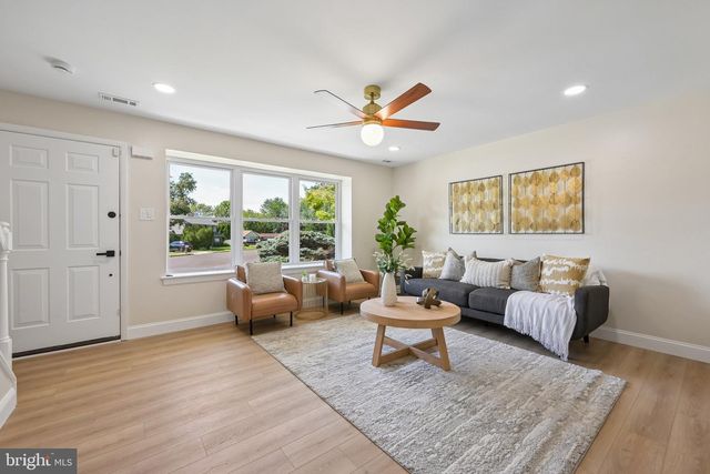 1804 LILLIAN DR, Williamstown, NJ 08094