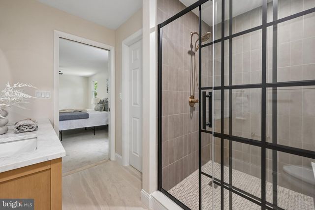 1804 LILLIAN DR, Williamstown, NJ 08094