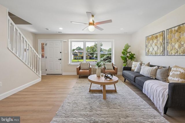 1804 LILLIAN DR, Williamstown, NJ 08094
