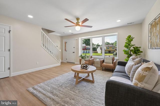 1804 LILLIAN DR, Williamstown, NJ 08094