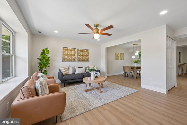 1804 LILLIAN DR, Williamstown, NJ 08094