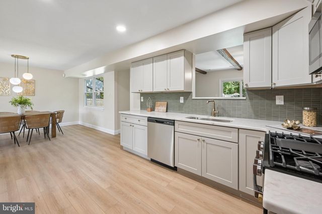 1804 LILLIAN DR, Williamstown, NJ 08094