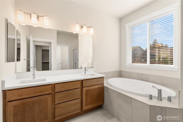 9049 Wyatt Loop SE, Tumwater, WA 98501