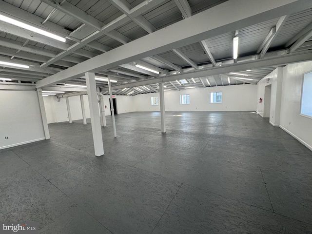 1 W BROAD AVENUE, Berlin, NJ 08009