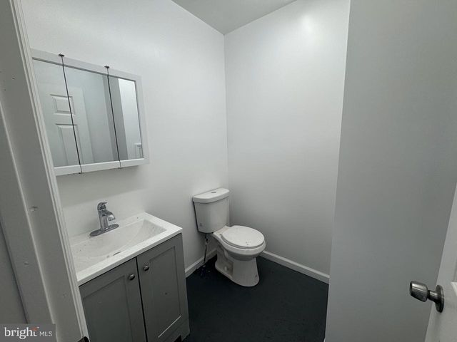 1 W BROAD AVENUE, Berlin, NJ 08009
