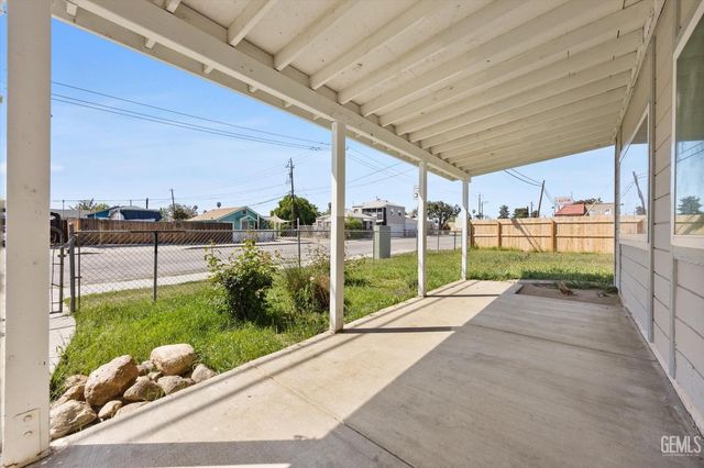 418 Decatur Street, Bakersfield, CA 93308