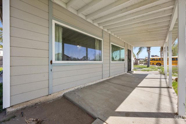 418 Decatur Street, Bakersfield, CA 93308