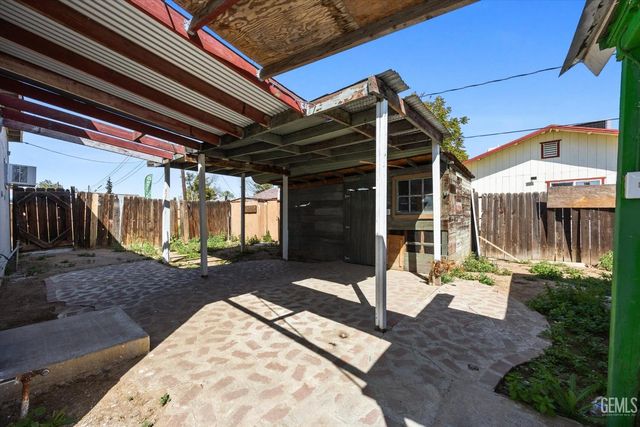 418 Decatur Street, Bakersfield, CA 93308