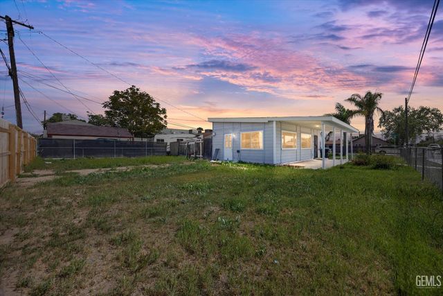 418 Decatur Street, Bakersfield, CA 93308