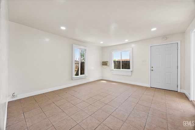 418 Decatur Street, Bakersfield, CA 93308