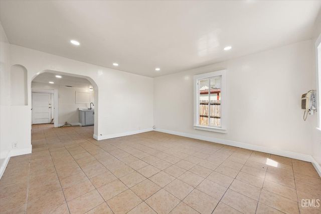 418 Decatur Street, Bakersfield, CA 93308