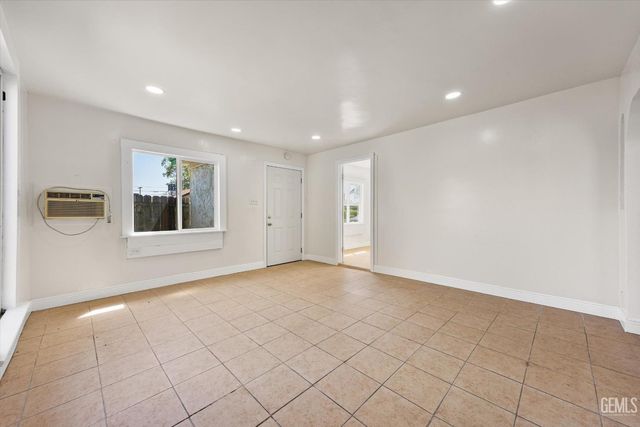 418 Decatur Street, Bakersfield, CA 93308