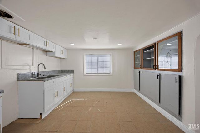 418 Decatur Street, Bakersfield, CA 93308