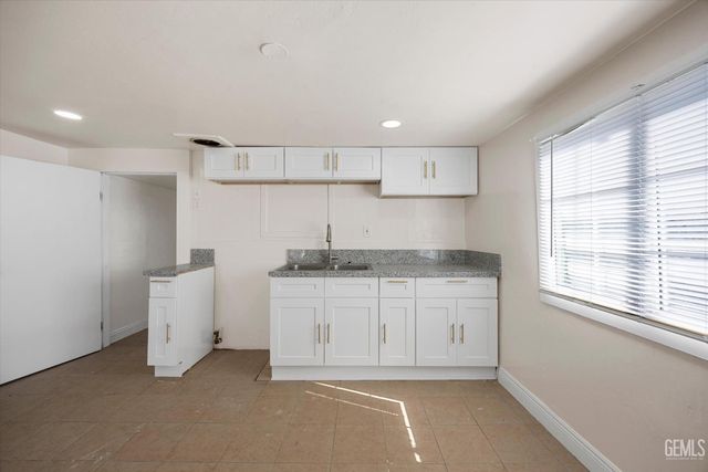 418 Decatur Street, Bakersfield, CA 93308