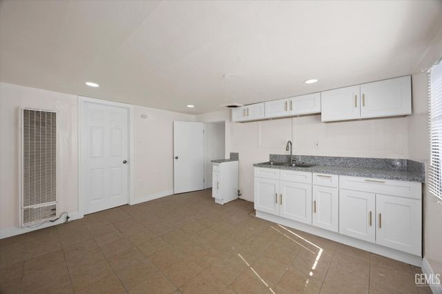 418 Decatur Street, Bakersfield, CA 93308