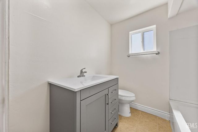 418 Decatur Street, Bakersfield, CA 93308